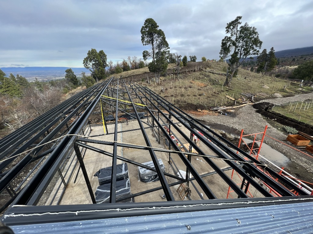 Surface Construcciones — Construcción de Bodega en Trevelin (Patagonia), avance de cubierta