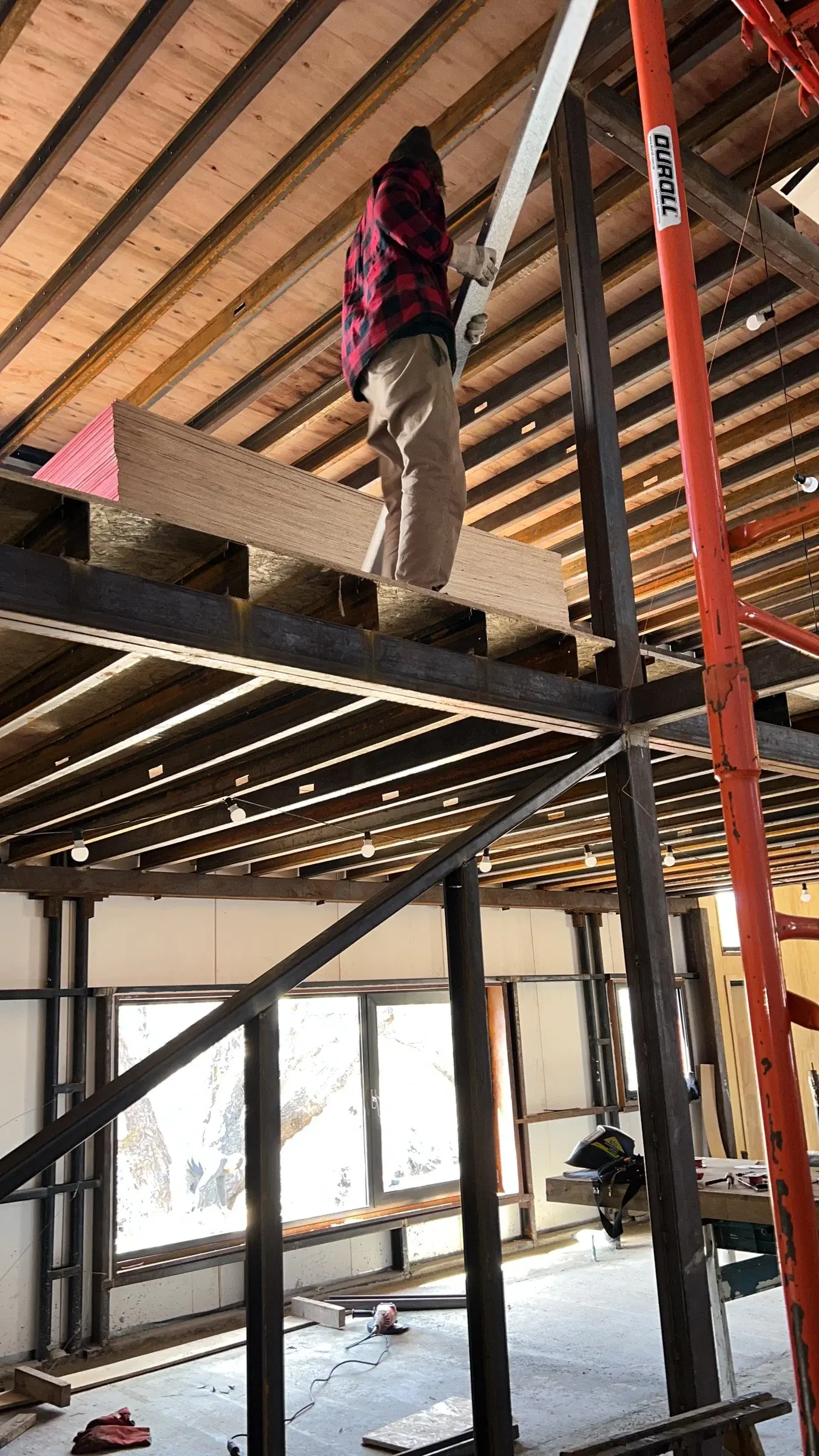 Surface Construcciones — Casa Huésped en Trevelin, armado de entramados y estructuras para niveles superiores