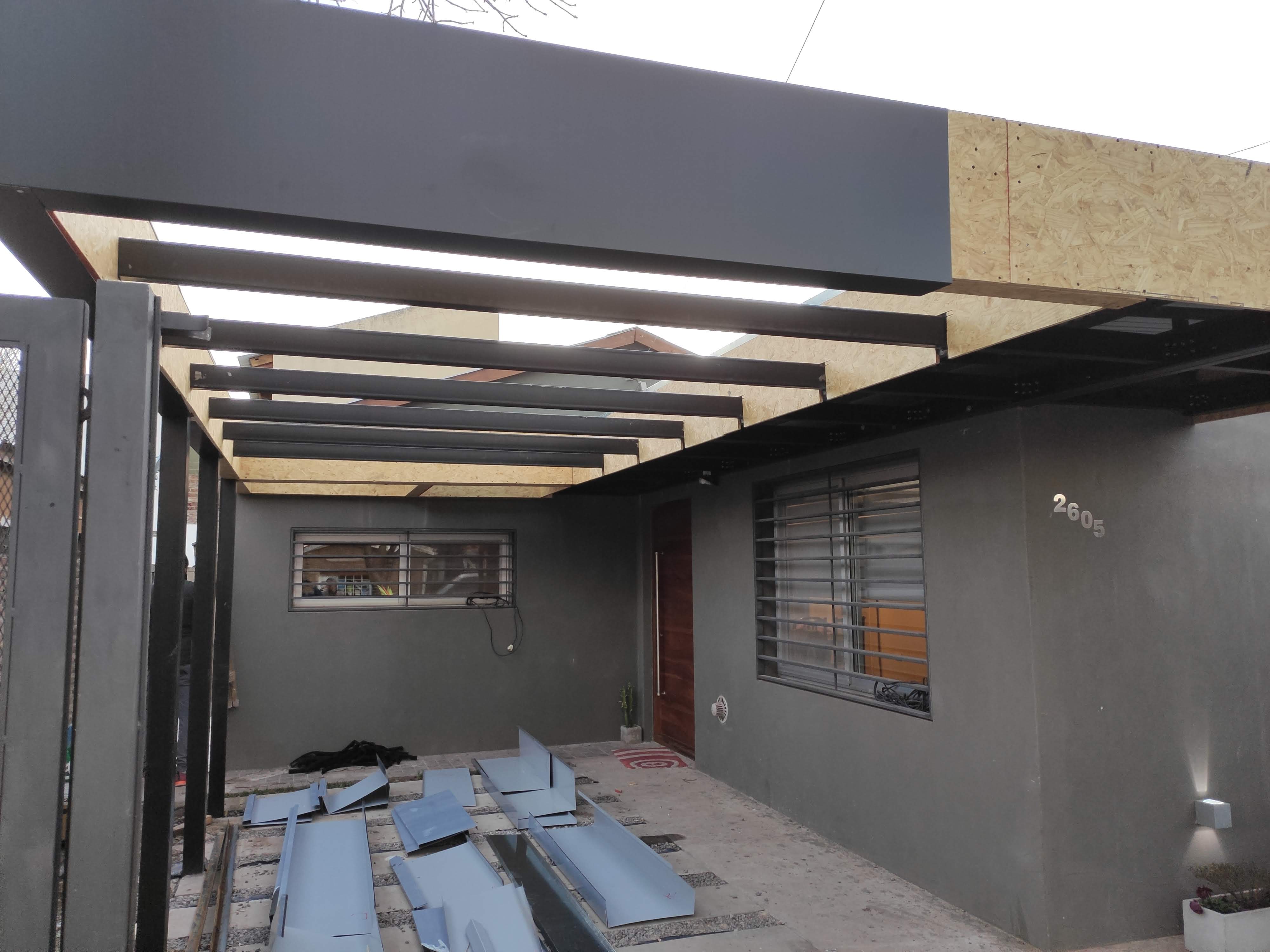 Surface Construcciones — Flipping Galería, detalle de lucernario cenital y entrada de luz natural