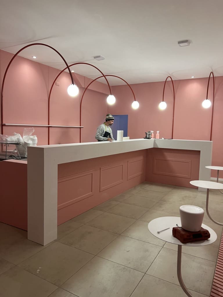 Surface Construcciones — Heladería Artesanal (diseño y ejecución), heladería terminada, sector de atención