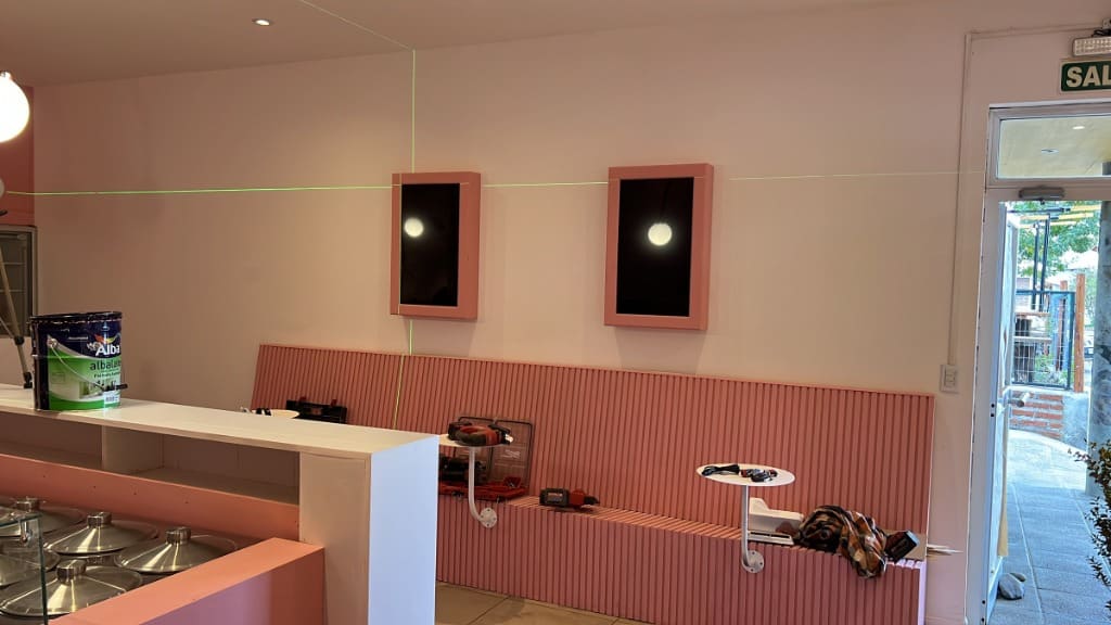 Surface Construcciones — Heladería Artesanal (diseño y ejecución), heladería terminada, salón