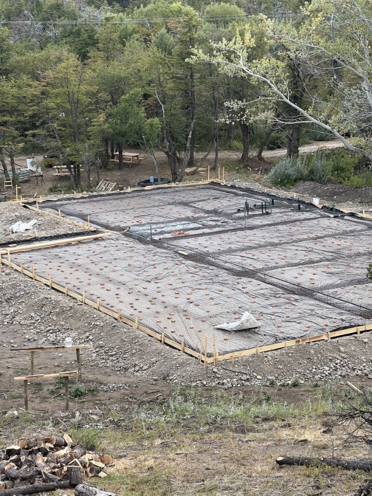 Surface Construcciones — Viñedo y bodega en Trevelin (Patagonia), inicio de obra de la bodega