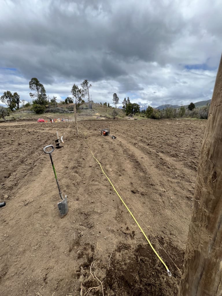 Surface Construcciones — Viñedo y bodega en Trevelin (Patagonia), obra en construcción de la bodega