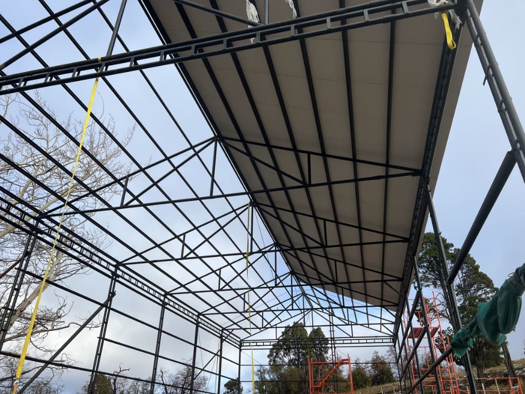 Surface Construcciones — Viñedo y bodega en Trevelin (Patagonia), avance de obra